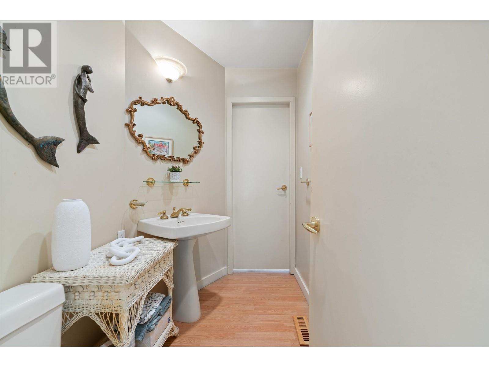 












5475 GREENLEAF ROAD

,
West Vancouver,




British Columbia
V7W1N5

