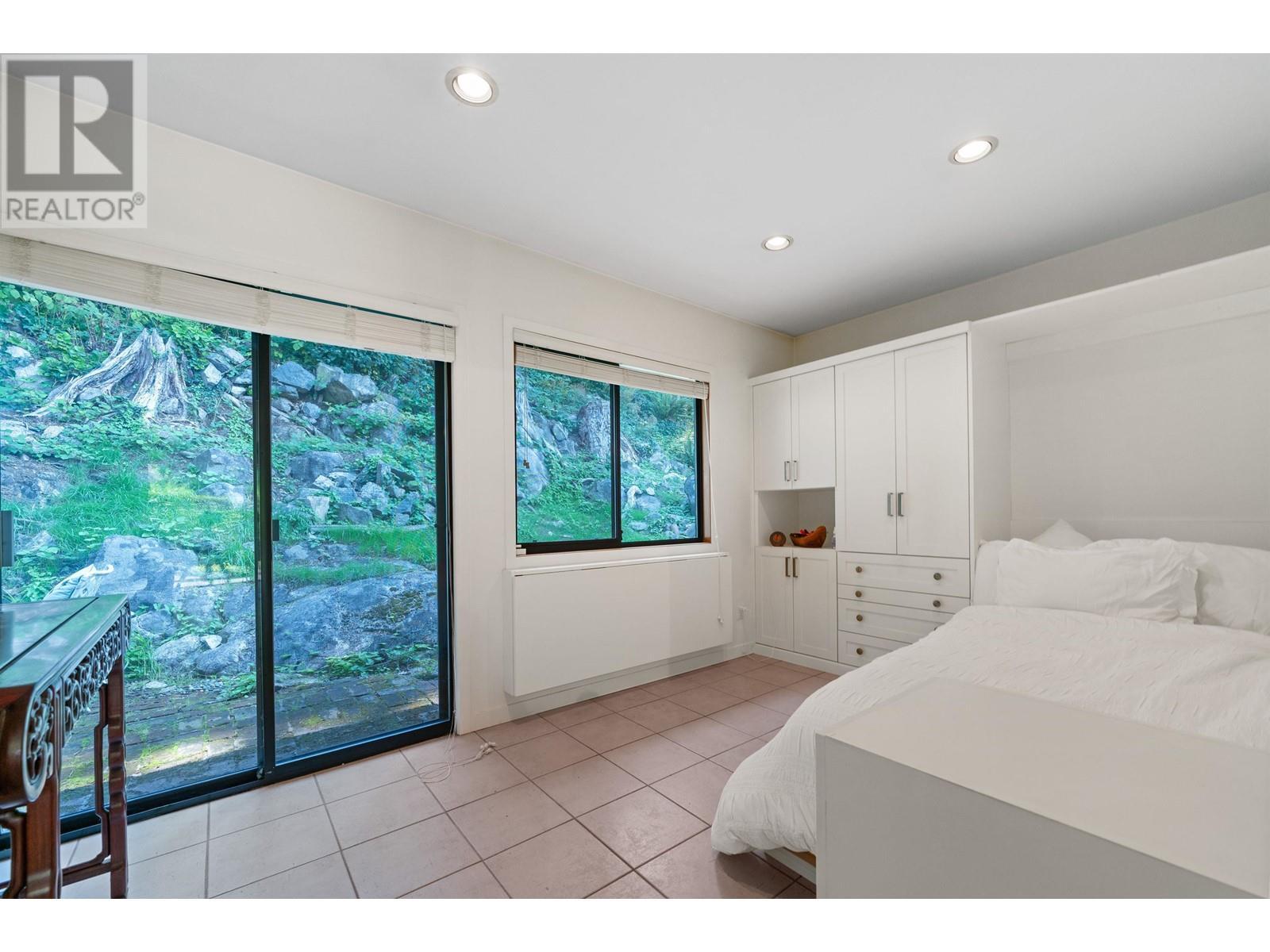












5475 GREENLEAF ROAD

,
West Vancouver,




British Columbia
V7W1N5

