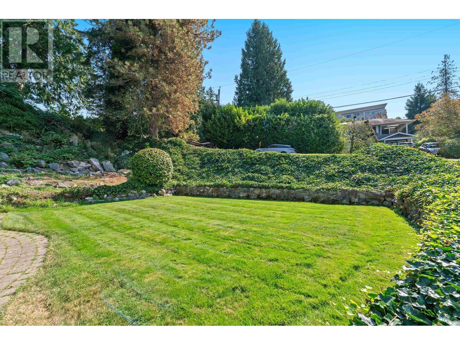 












5475 GREENLEAF ROAD

,
West Vancouver,




British Columbia
V7W1N5

