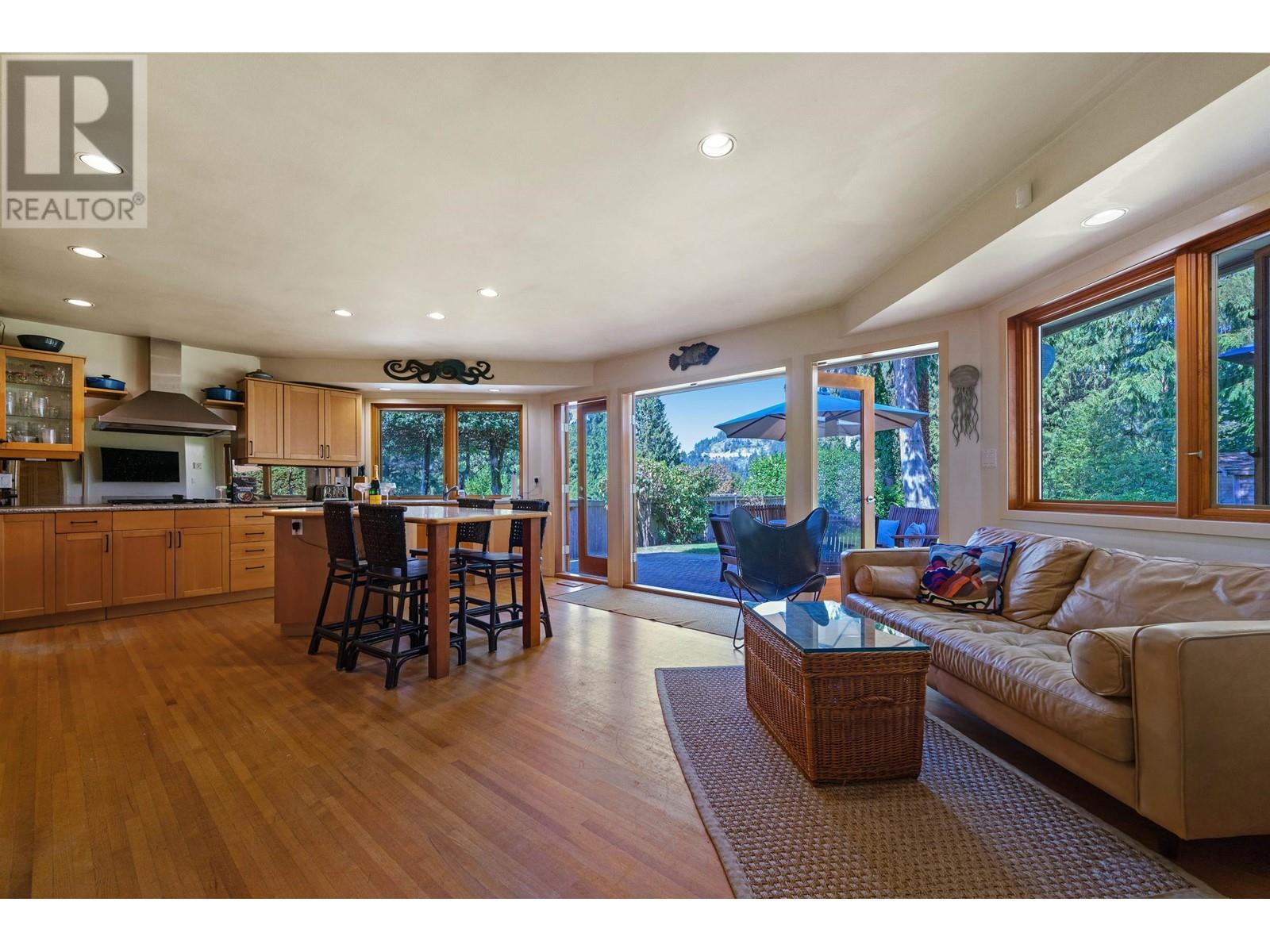 












5475 GREENLEAF ROAD

,
West Vancouver,




British Columbia
V7W1N5

