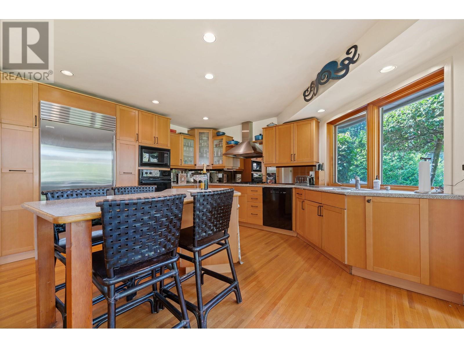 












5475 GREENLEAF ROAD

,
West Vancouver,




British Columbia
V7W1N5

