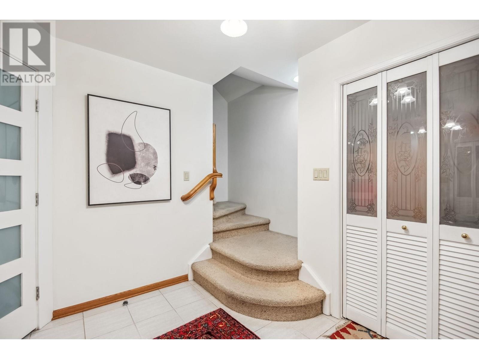 












628 E 9TH STREET

,
North Vancouver,




British Columbia
V7L2B7

