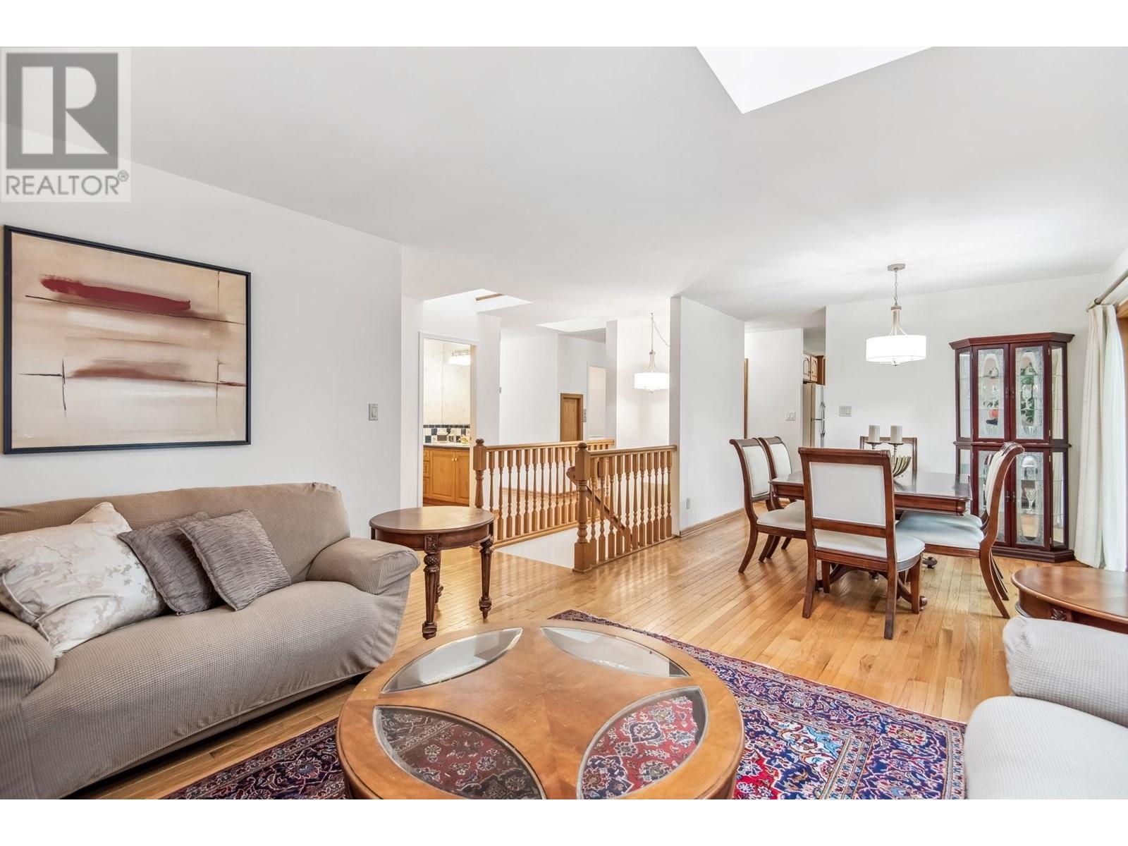 












628 E 9TH STREET

,
North Vancouver,




British Columbia
V7L2B7


