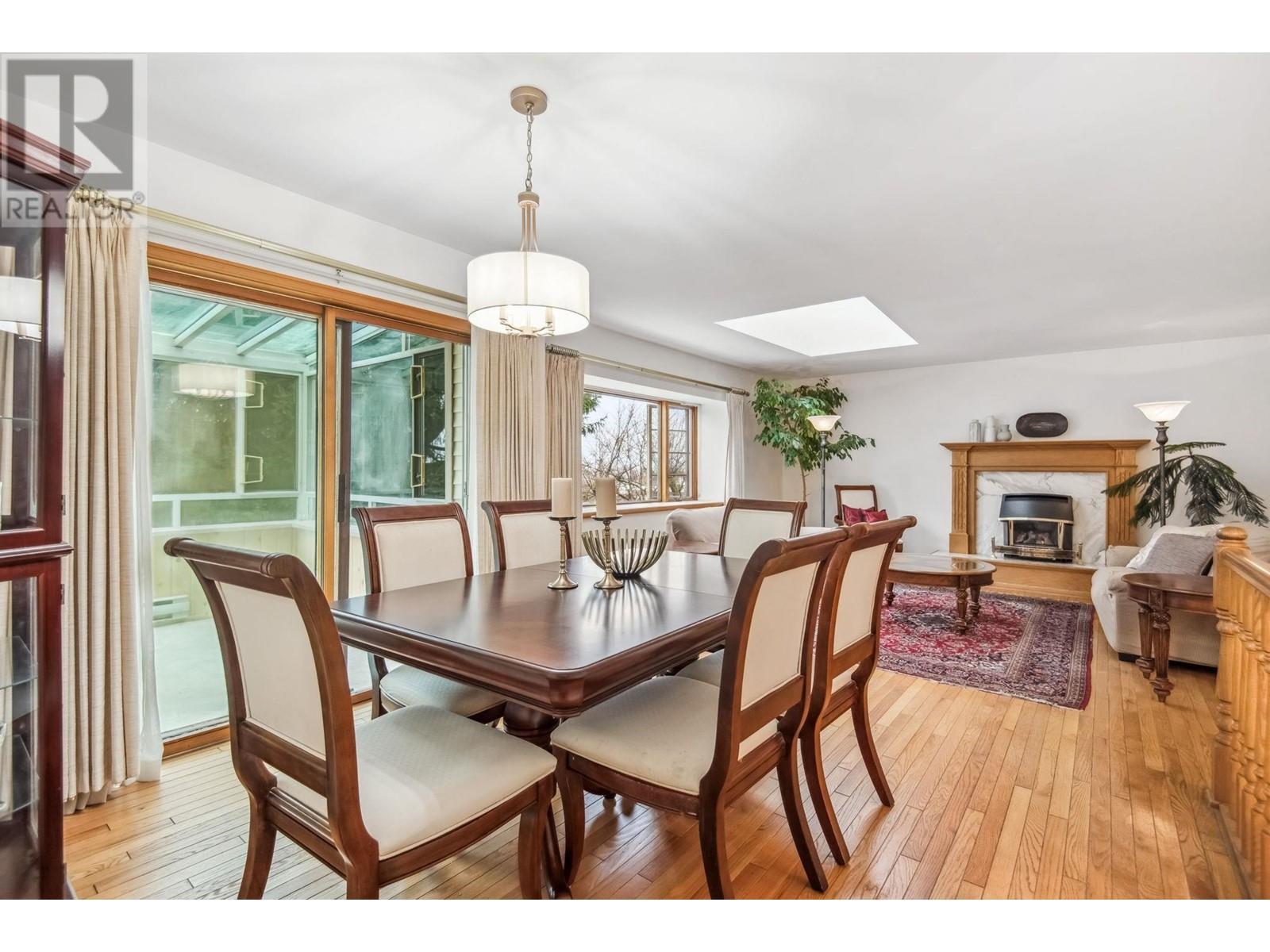 












628 E 9TH STREET

,
North Vancouver,




British Columbia
V7L2B7

