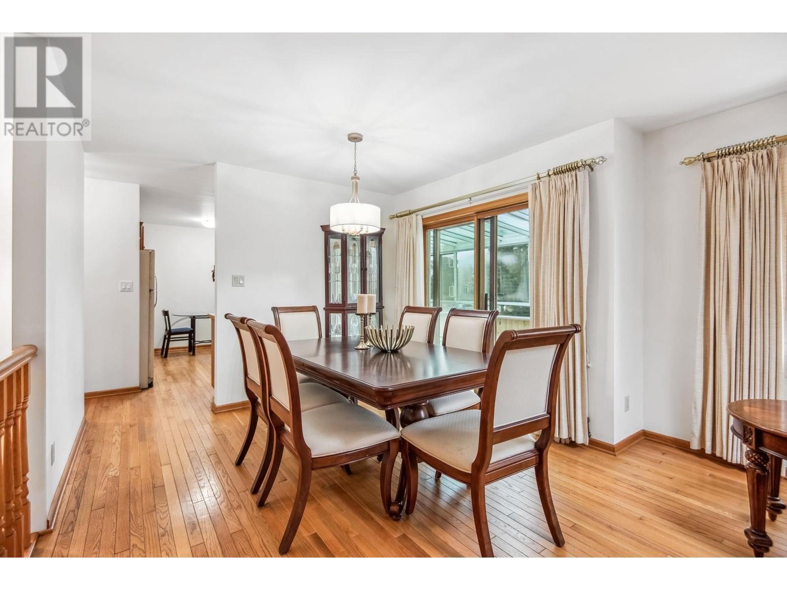 












628 E 9TH STREET

,
North Vancouver,




British Columbia
V7L2B7

