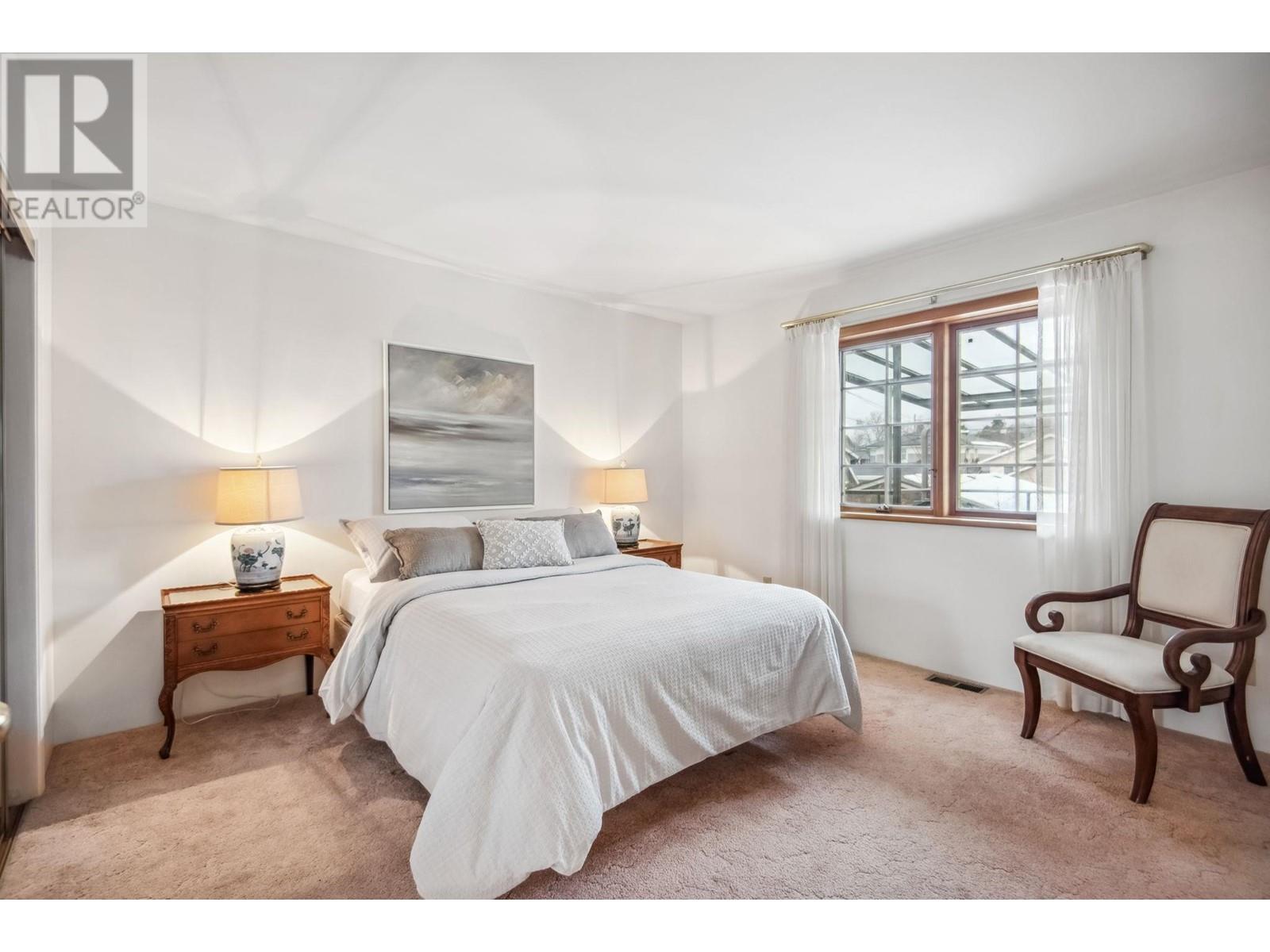 












628 E 9TH STREET

,
North Vancouver,




British Columbia
V7L2B7

