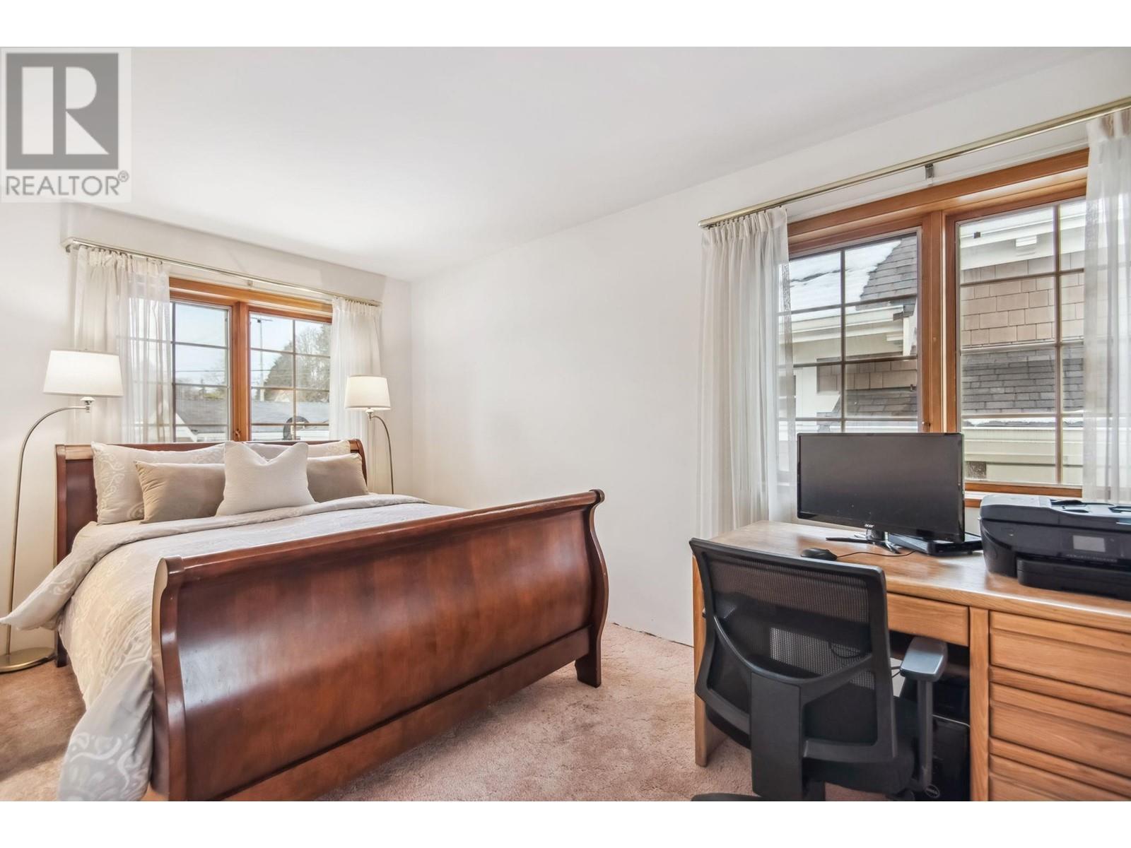 












628 E 9TH STREET

,
North Vancouver,




British Columbia
V7L2B7

