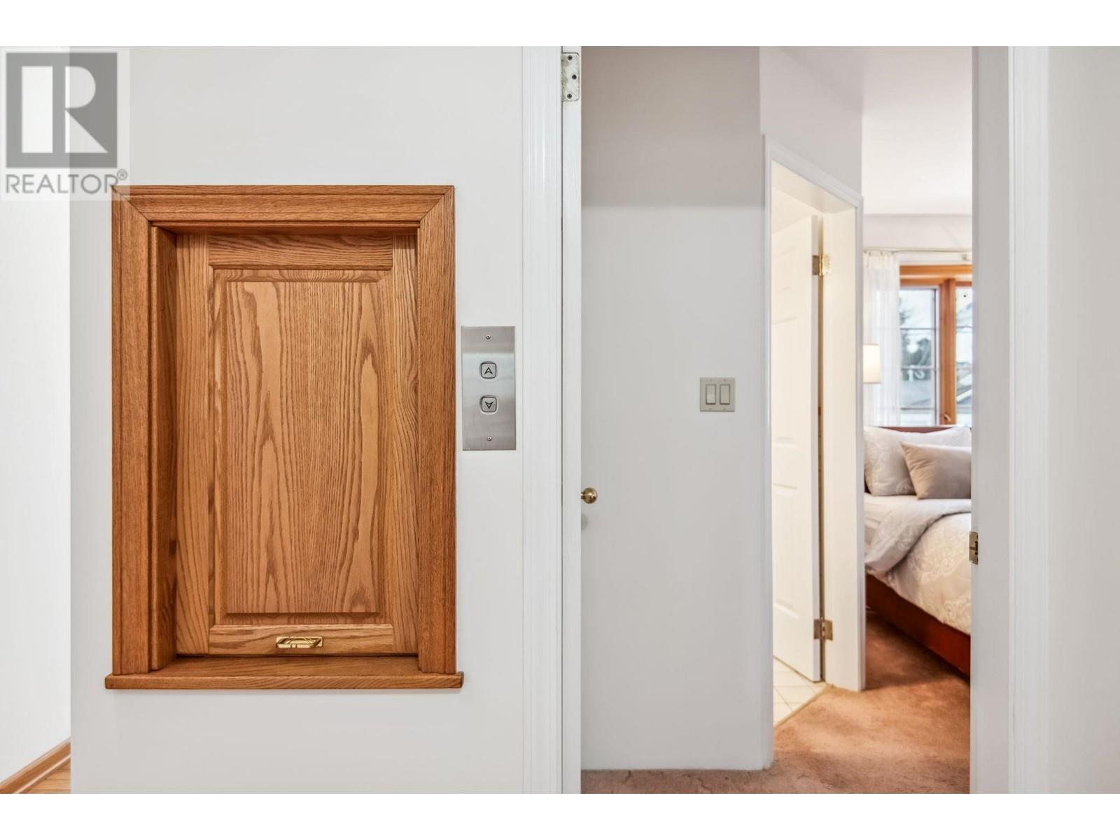 












628 E 9TH STREET

,
North Vancouver,




British Columbia
V7L2B7

