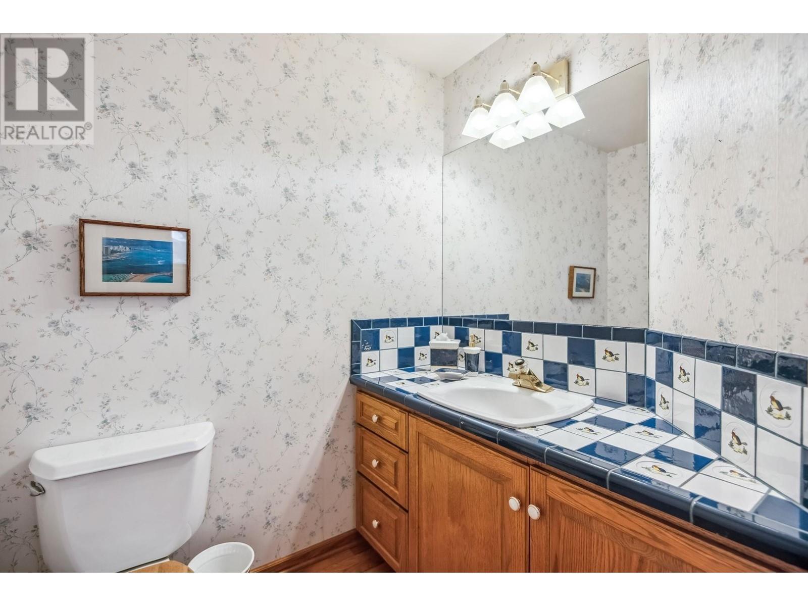 












628 E 9TH STREET

,
North Vancouver,




British Columbia
V7L2B7

