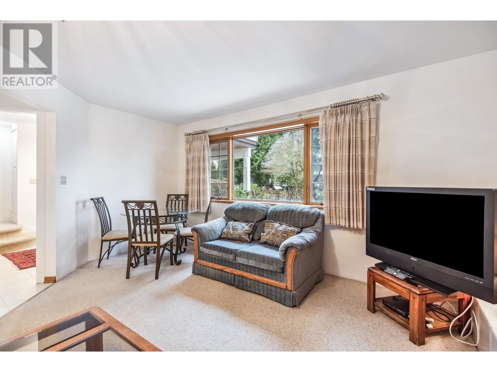 












628 E 9TH STREET

,
North Vancouver,




British Columbia
V7L2B7

