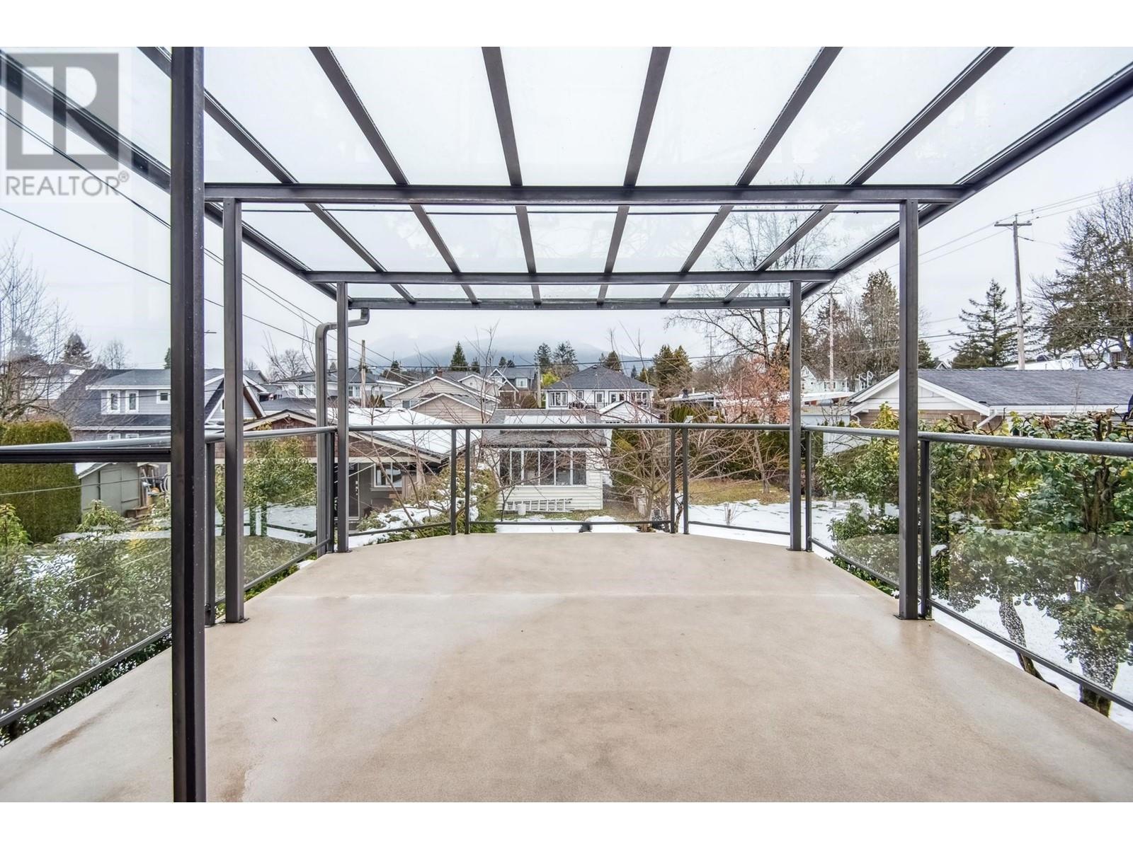 












628 E 9TH STREET

,
North Vancouver,




British Columbia
V7L2B7

