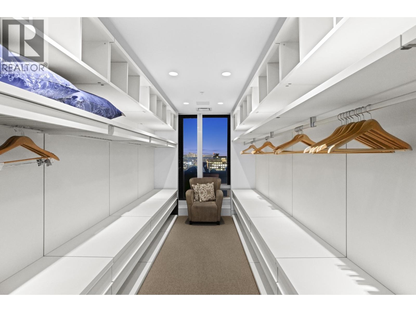 












4602 1011 W CORDOVA STREET

,
Vancouver,




British Columbia
V6C0B2

