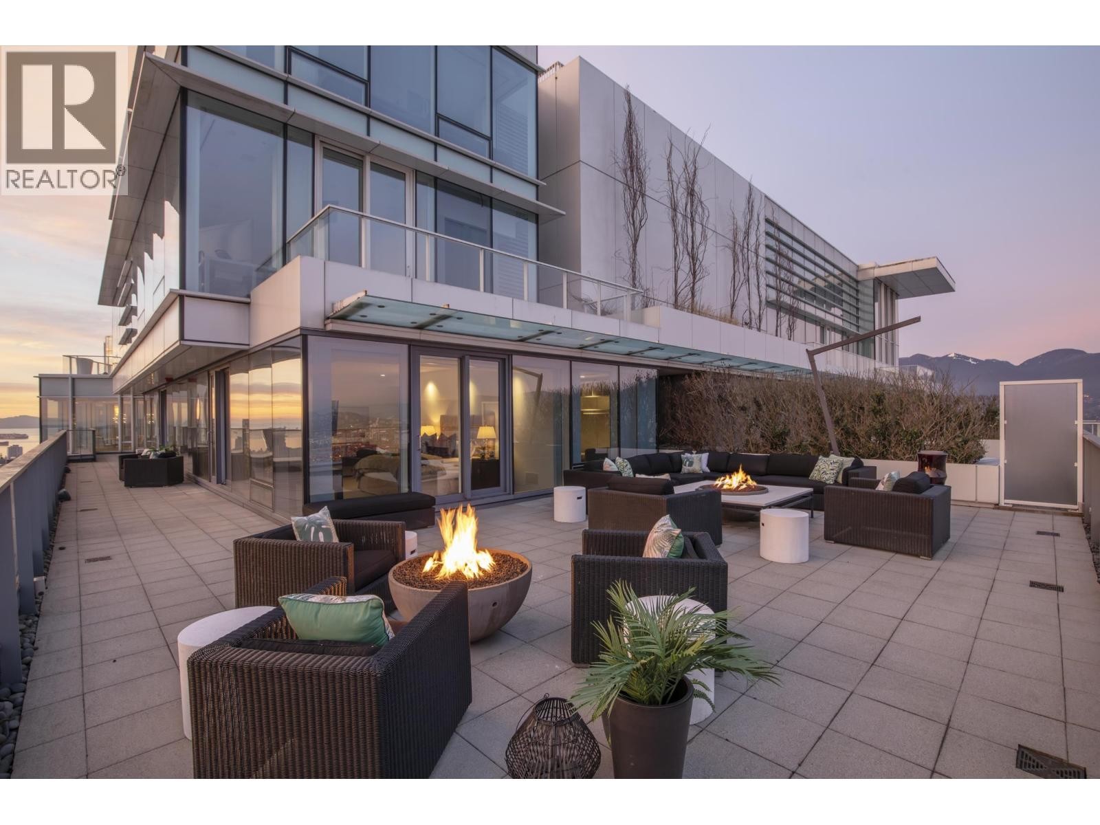 












4602 1011 W CORDOVA STREET

,
Vancouver,




British Columbia
V6C0B2

