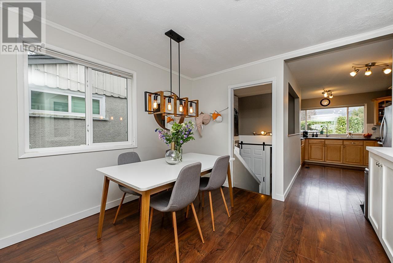 












328 E 16TH STREET

,
North Vancouver,




British Columbia
V7L2T2

