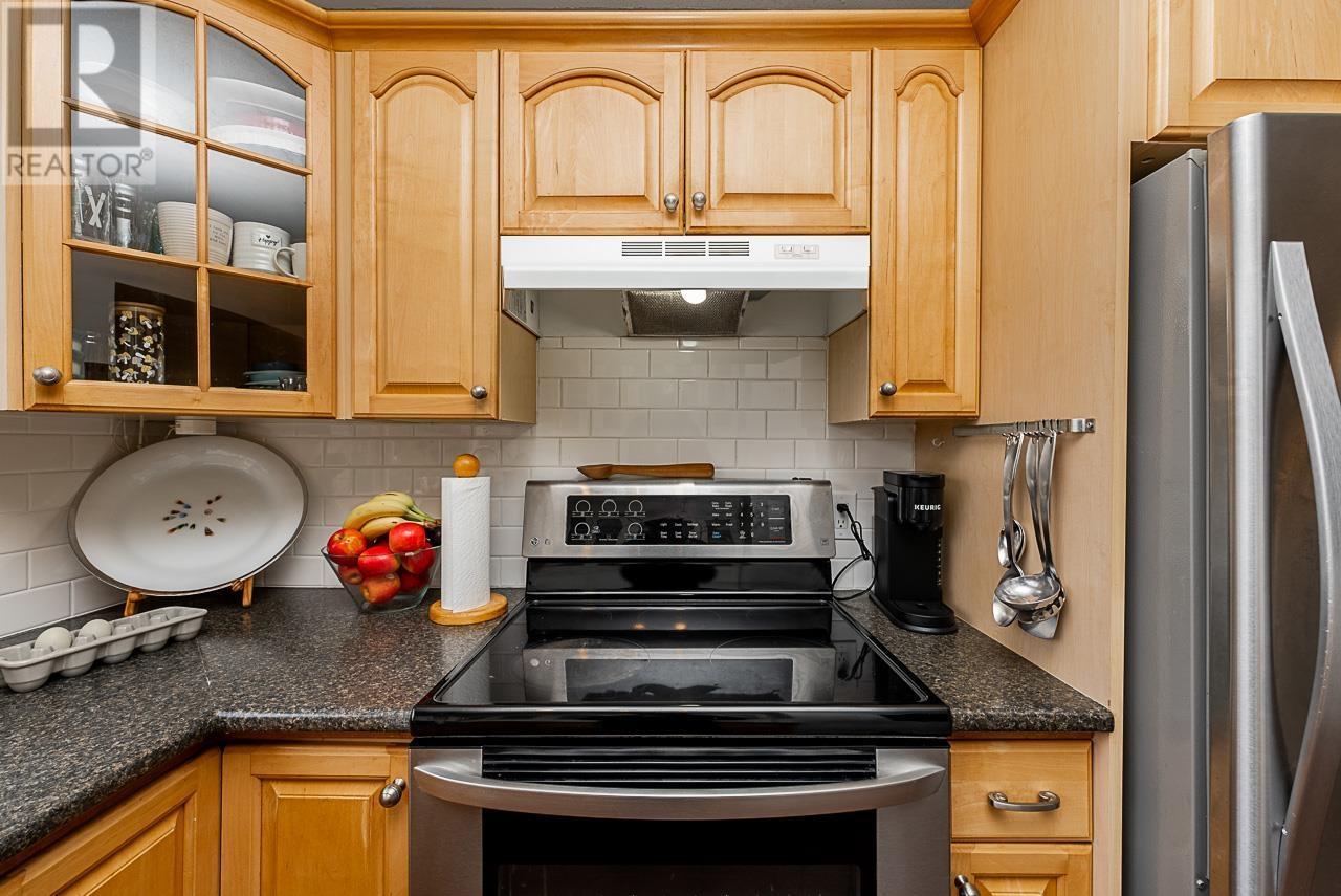 












328 E 16TH STREET

,
North Vancouver,




British Columbia
V7L2T2

