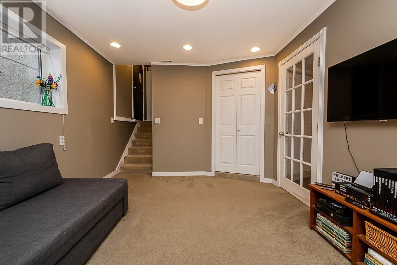 












328 E 16TH STREET

,
North Vancouver,




British Columbia
V7L2T2

