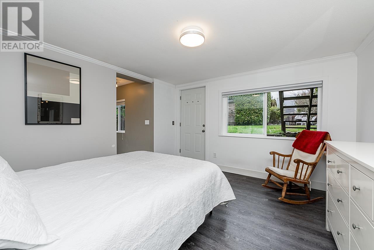 












328 E 16TH STREET

,
North Vancouver,




British Columbia
V7L2T2

