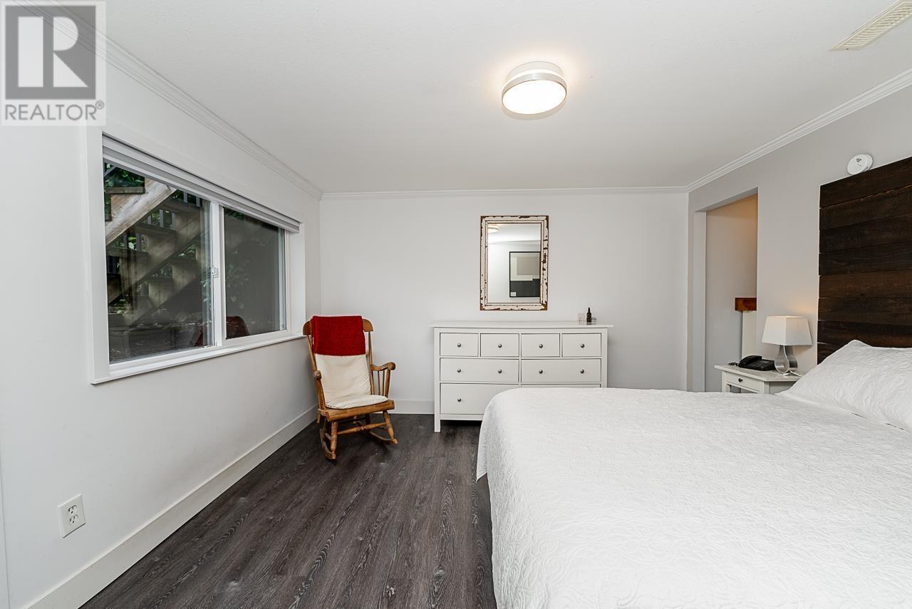 












328 E 16TH STREET

,
North Vancouver,




British Columbia
V7L2T2

