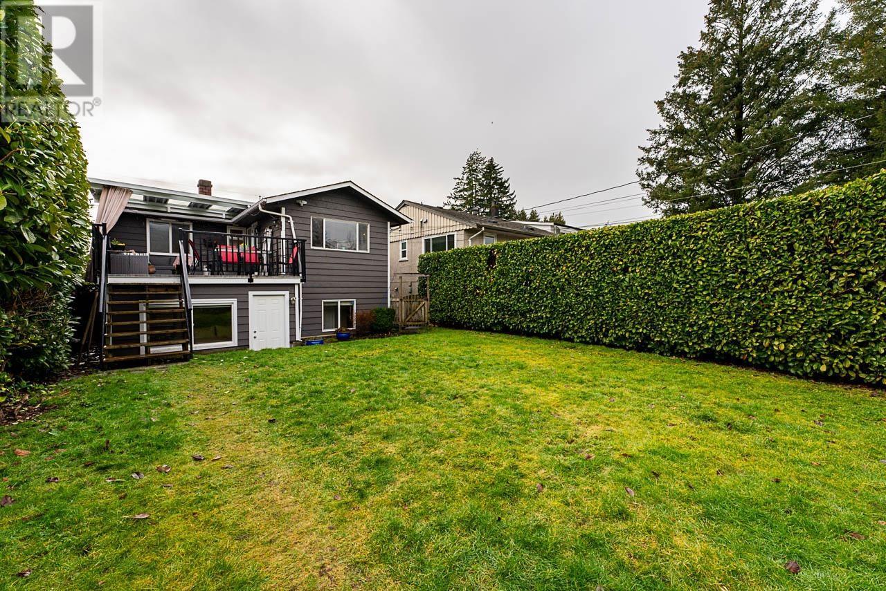 












328 E 16TH STREET

,
North Vancouver,




British Columbia
V7L2T2

