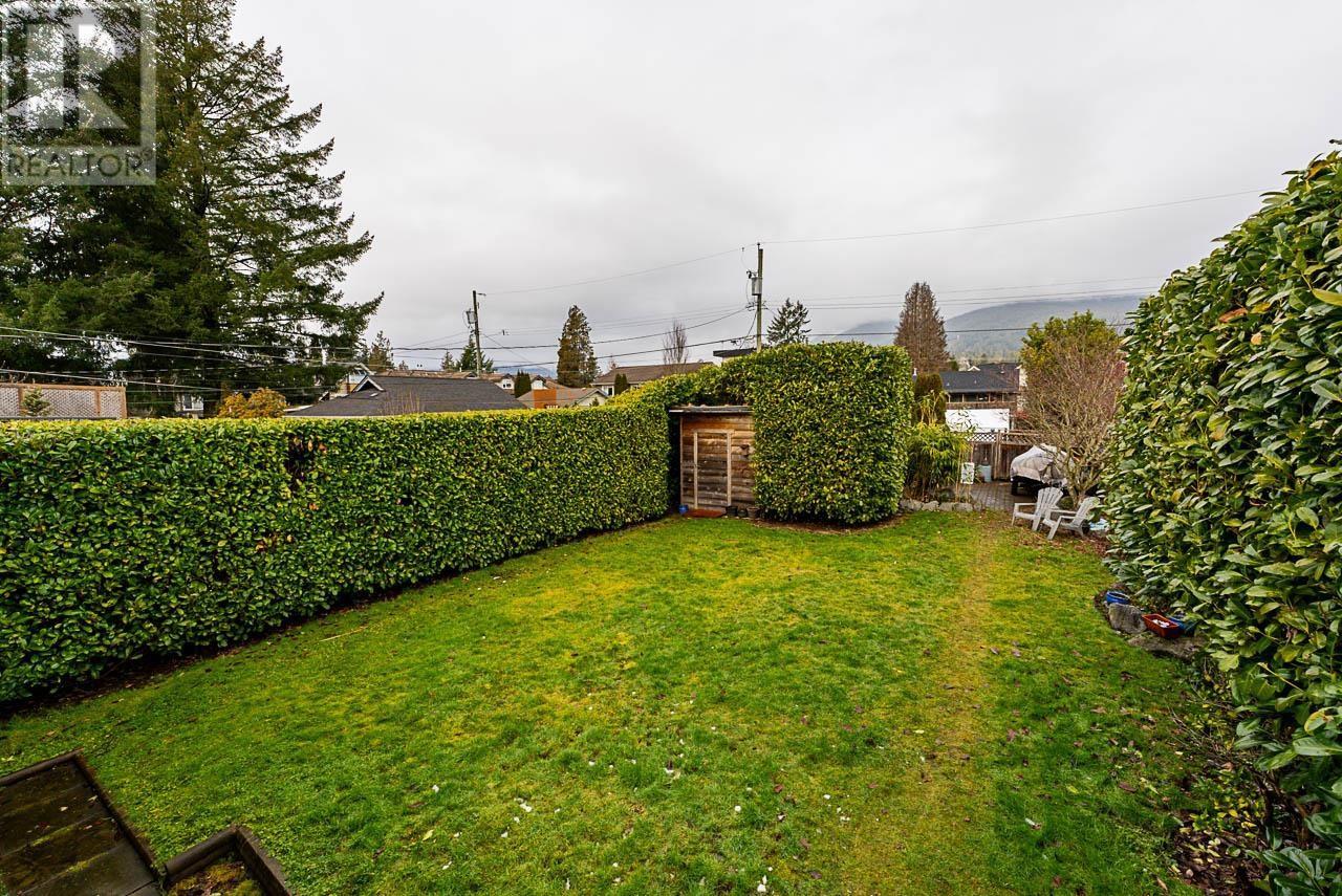 












328 E 16TH STREET

,
North Vancouver,




British Columbia
V7L2T2

