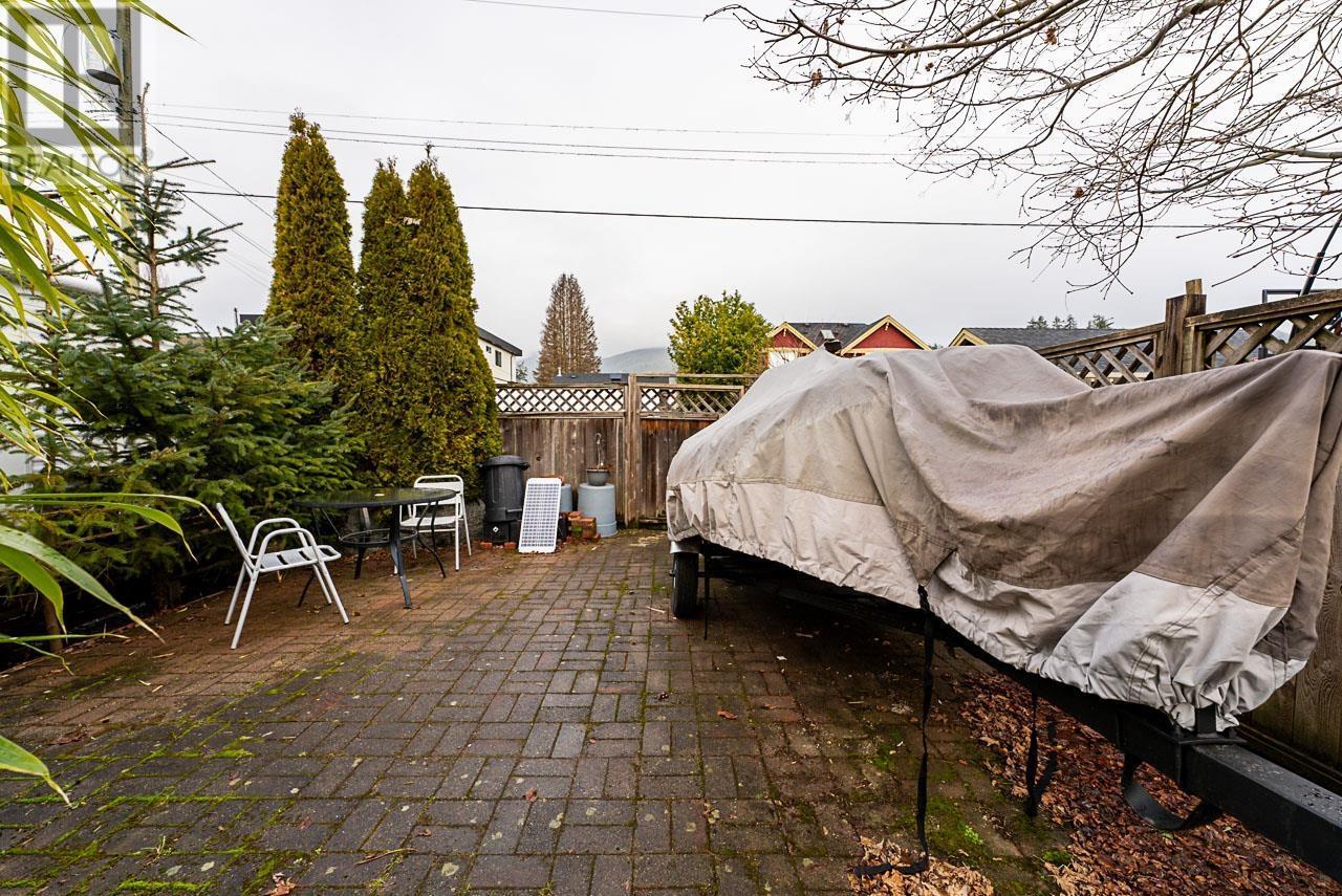 












328 E 16TH STREET

,
North Vancouver,




British Columbia
V7L2T2

