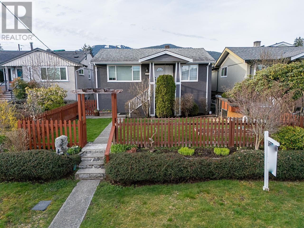 












328 E 16TH STREET

,
North Vancouver,




British Columbia
V7L2T2

