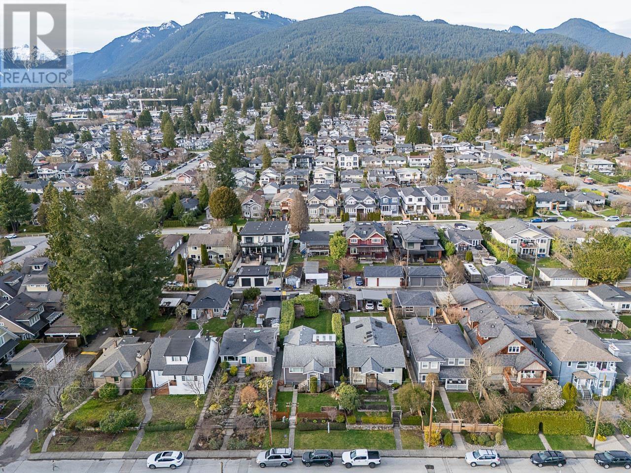 












328 E 16TH STREET

,
North Vancouver,




British Columbia
V7L2T2

