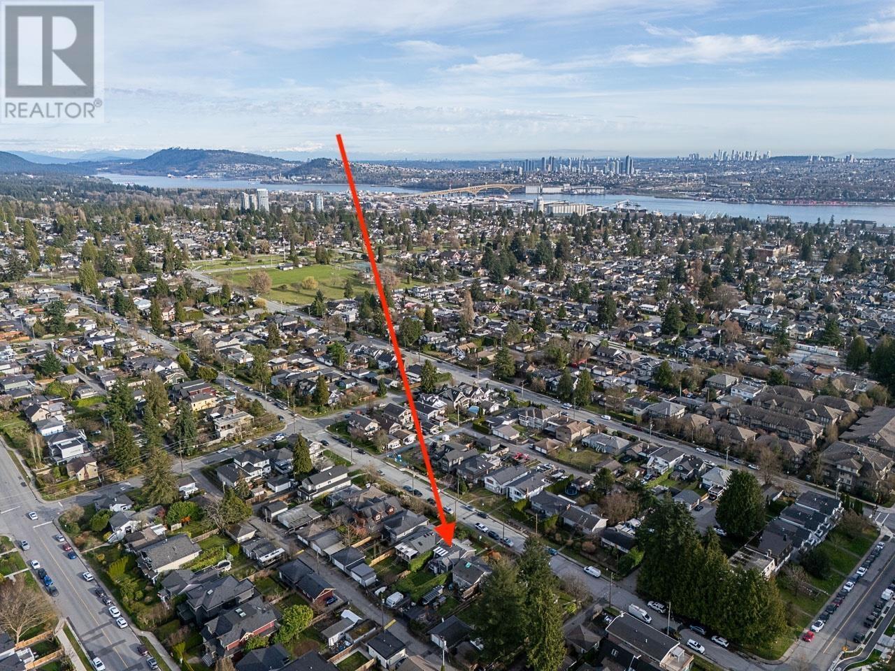 












328 E 16TH STREET

,
North Vancouver,




British Columbia
V7L2T2

