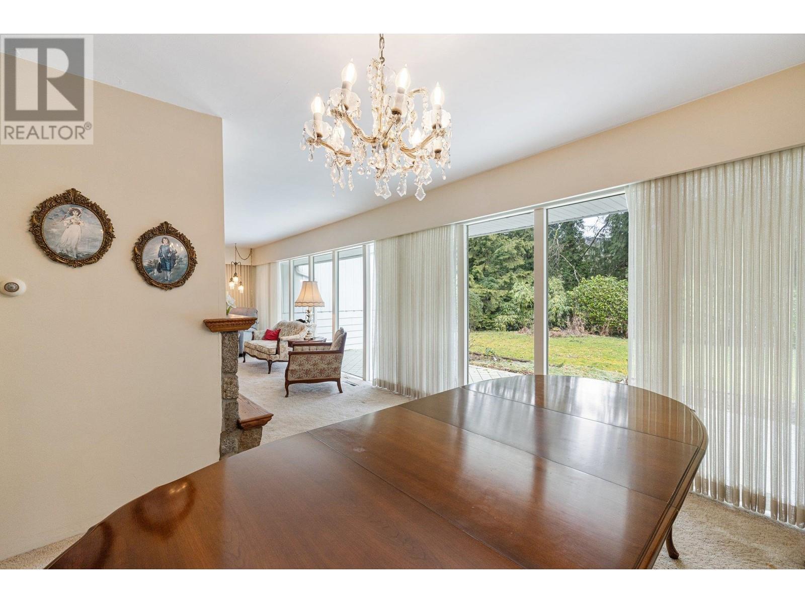 












350 ST JAMES CRESCENT

,
West Vancouver,




British Columbia
V7S1J8

