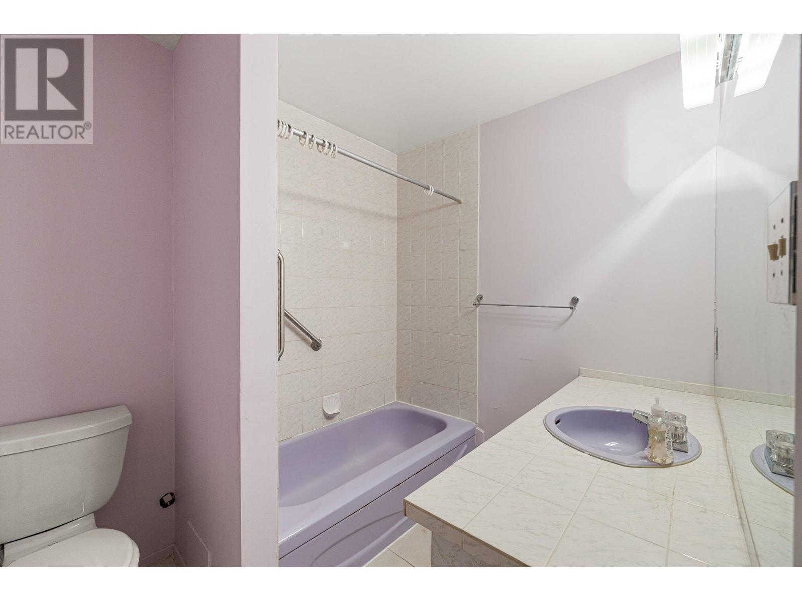 












350 ST JAMES CRESCENT

,
West Vancouver,




British Columbia
V7S1J8

