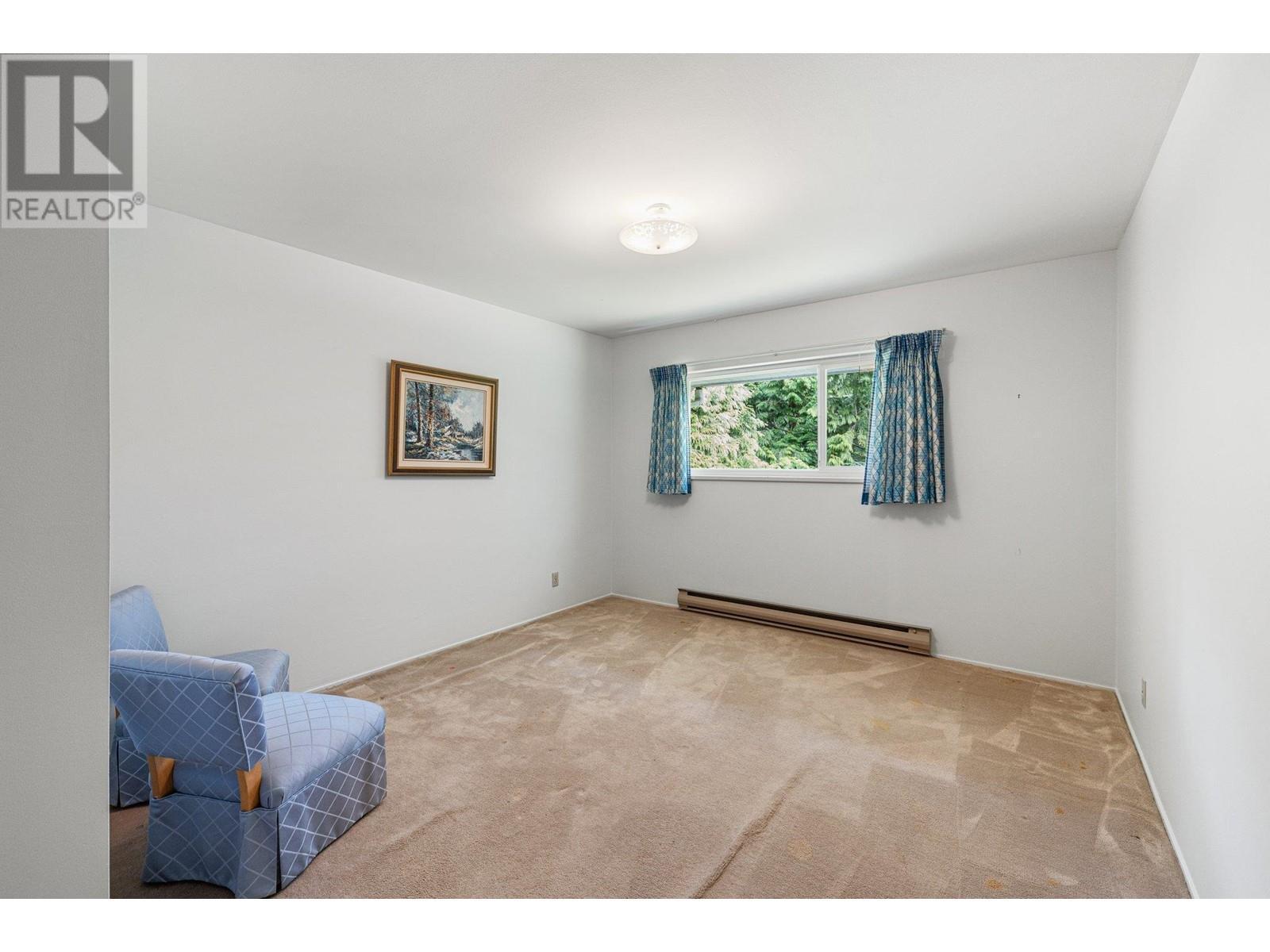 












350 ST JAMES CRESCENT

,
West Vancouver,




British Columbia
V7S1J8

