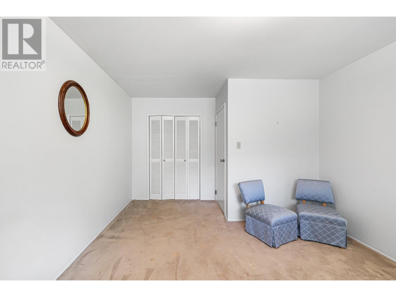 












350 ST JAMES CRESCENT

,
West Vancouver,




British Columbia
V7S1J8

