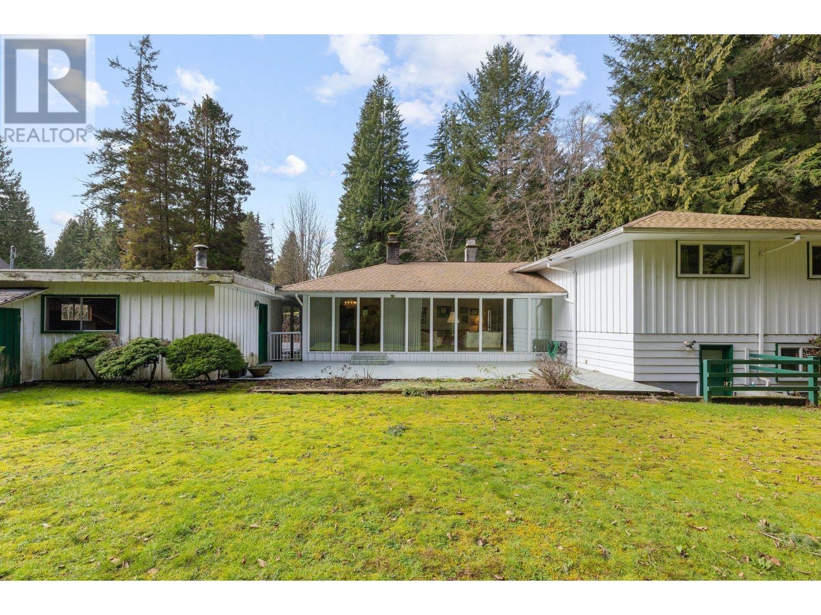 












350 ST JAMES CRESCENT

,
West Vancouver,




British Columbia
V7S1J8

