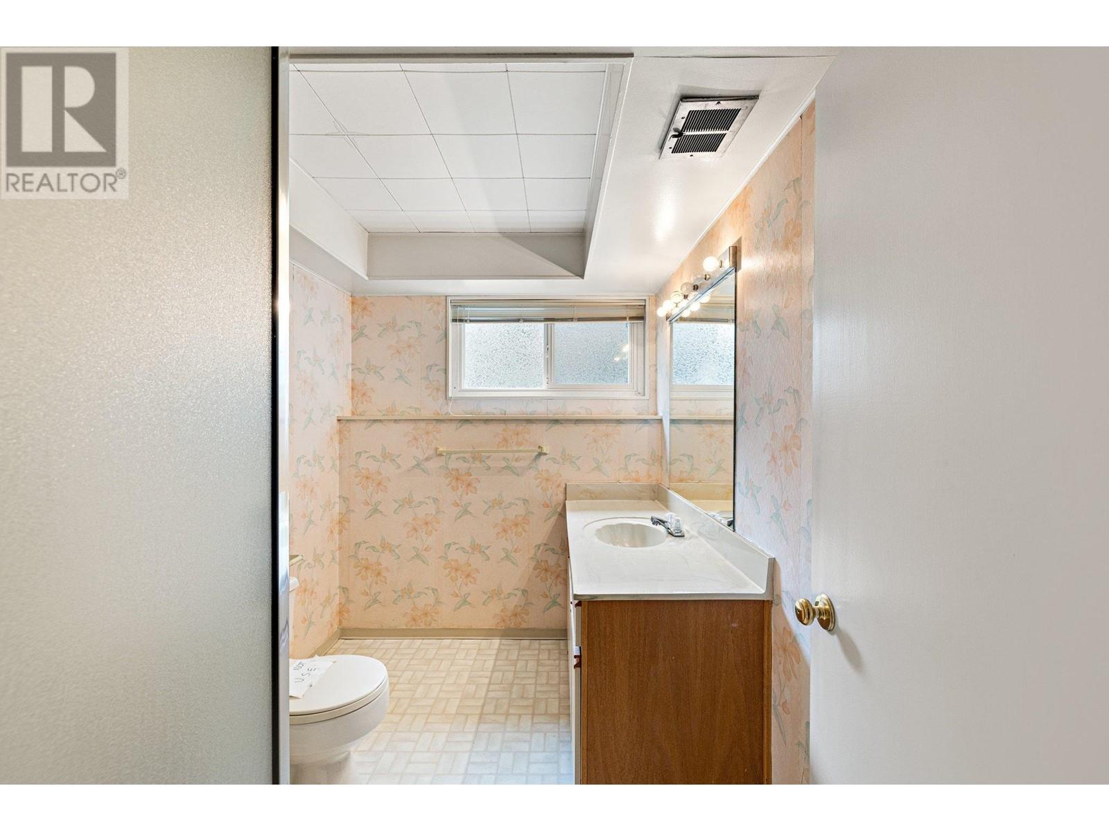 












350 ST JAMES CRESCENT

,
West Vancouver,




British Columbia
V7S1J8

