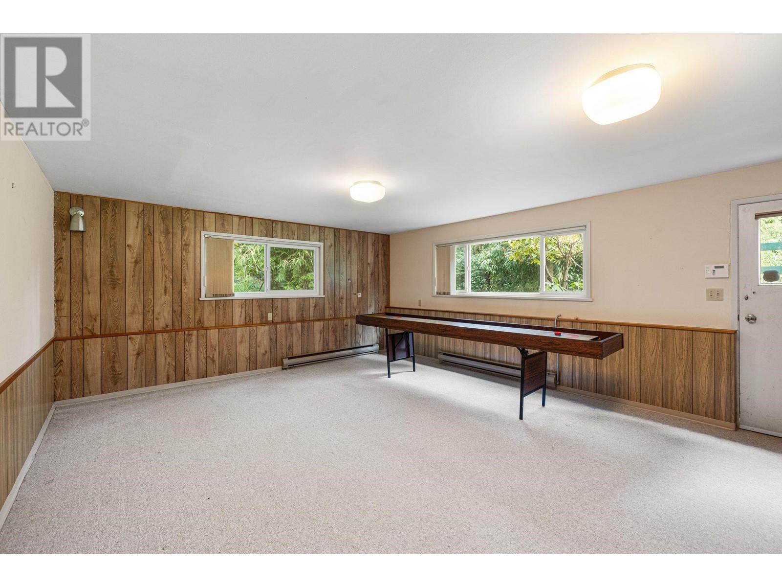 












350 ST JAMES CRESCENT

,
West Vancouver,




British Columbia
V7S1J8

