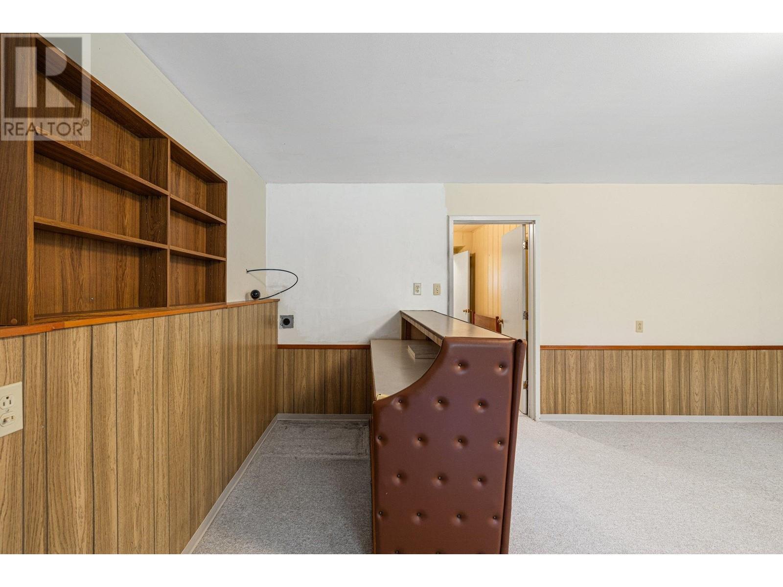 












350 ST JAMES CRESCENT

,
West Vancouver,




British Columbia
V7S1J8

