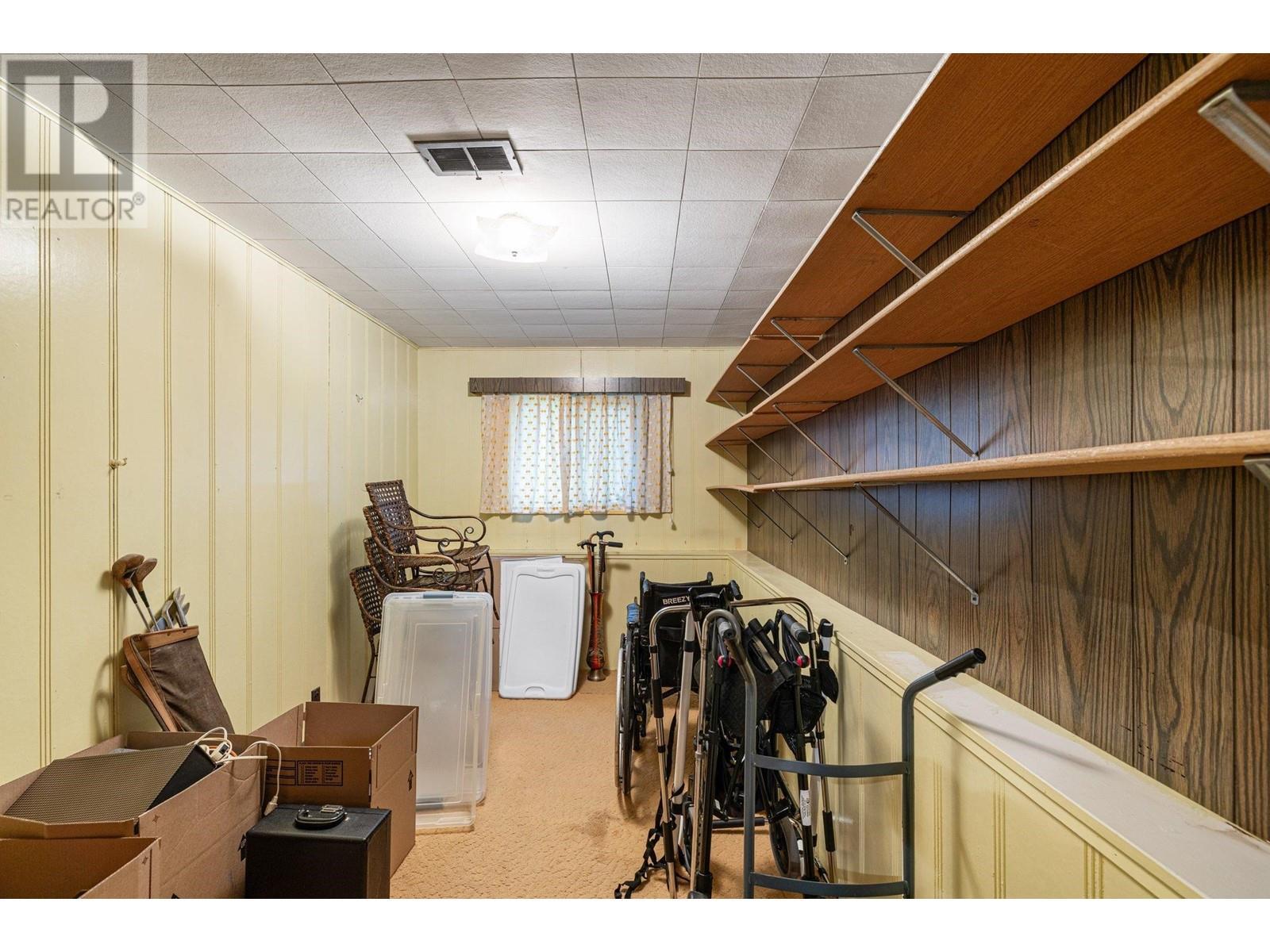 












350 ST JAMES CRESCENT

,
West Vancouver,




British Columbia
V7S1J8

