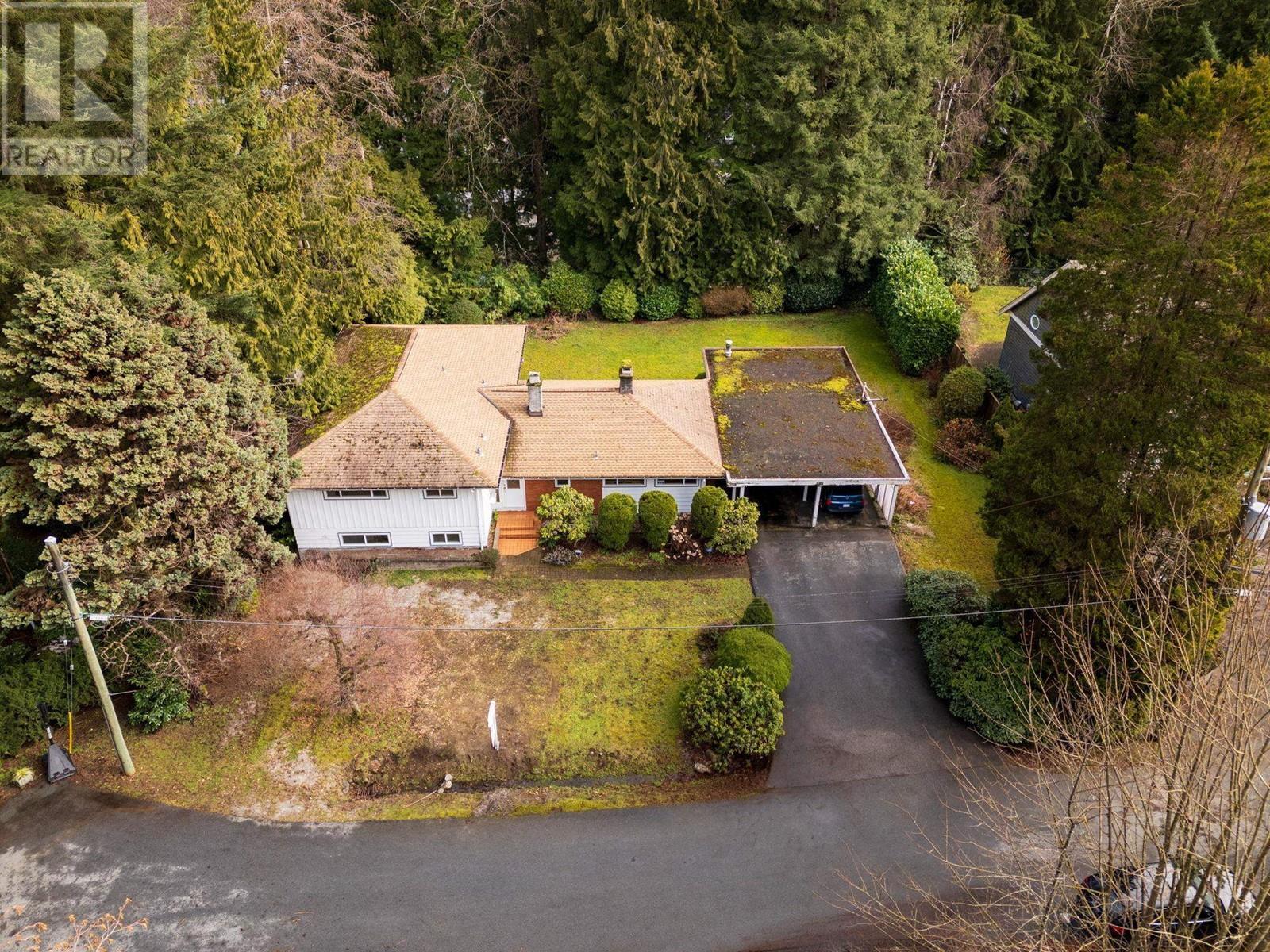 












350 ST JAMES CRESCENT

,
West Vancouver,




British Columbia
V7S1J8

