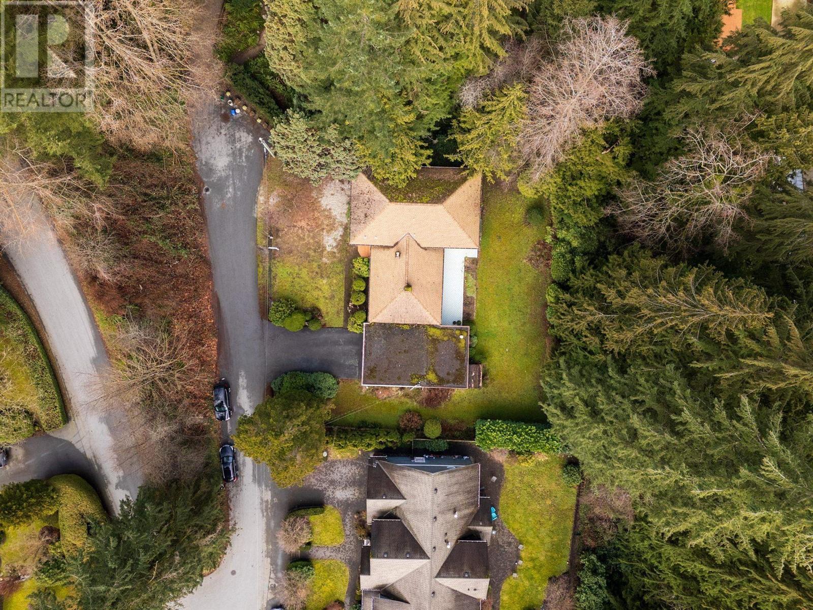 












350 ST JAMES CRESCENT

,
West Vancouver,




British Columbia
V7S1J8


