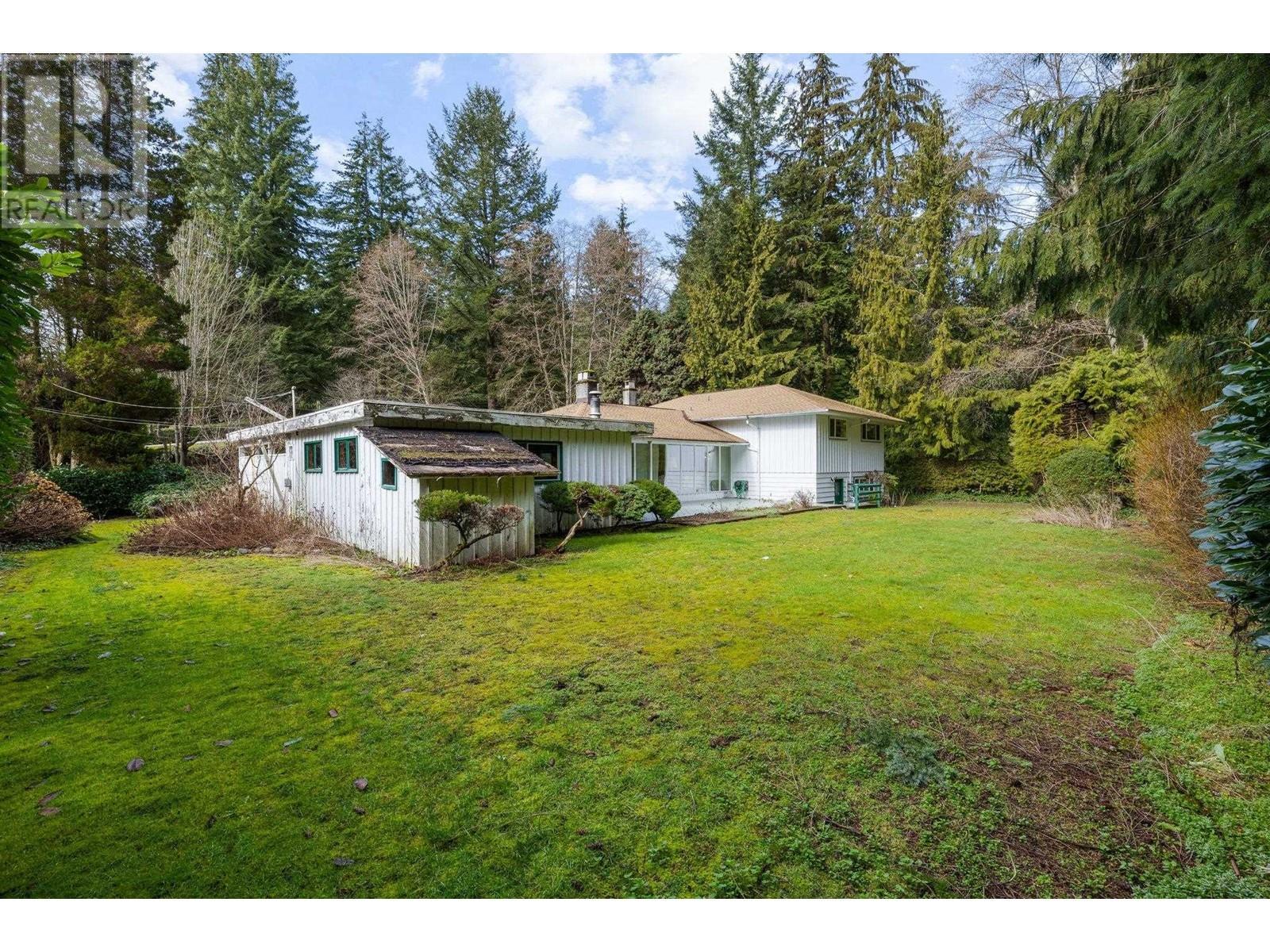 












350 ST JAMES CRESCENT

,
West Vancouver,




British Columbia
V7S1J8

