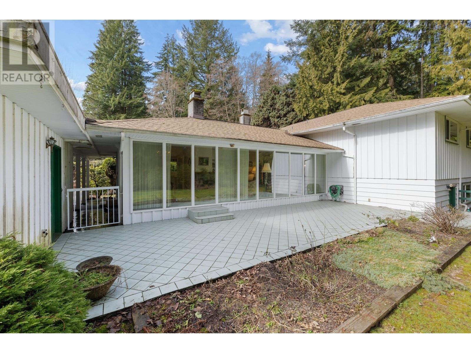 












350 ST JAMES CRESCENT

,
West Vancouver,




British Columbia
V7S1J8

