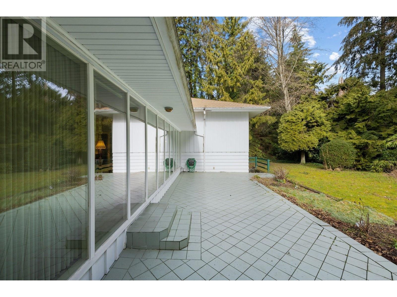 












350 ST JAMES CRESCENT

,
West Vancouver,




British Columbia
V7S1J8

