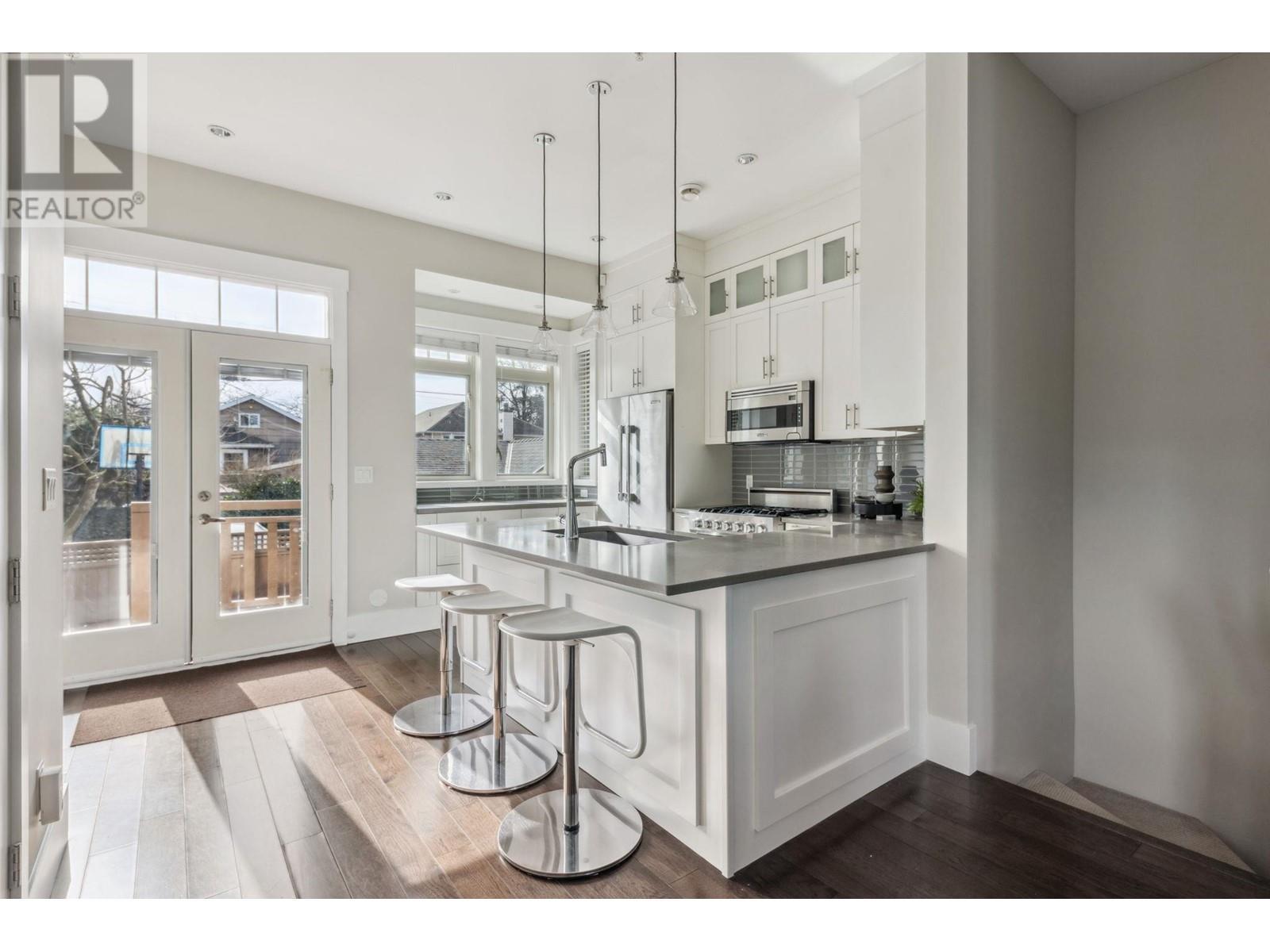 












2806 W 7TH AVENUE

,
Vancouver,




British Columbia
V6K1Z6

