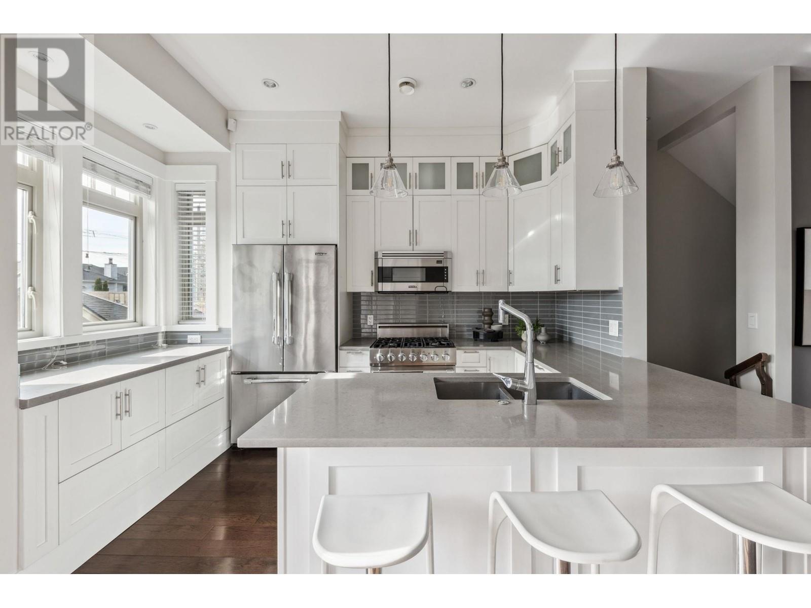 












2806 W 7TH AVENUE

,
Vancouver,




British Columbia
V6K1Z6

