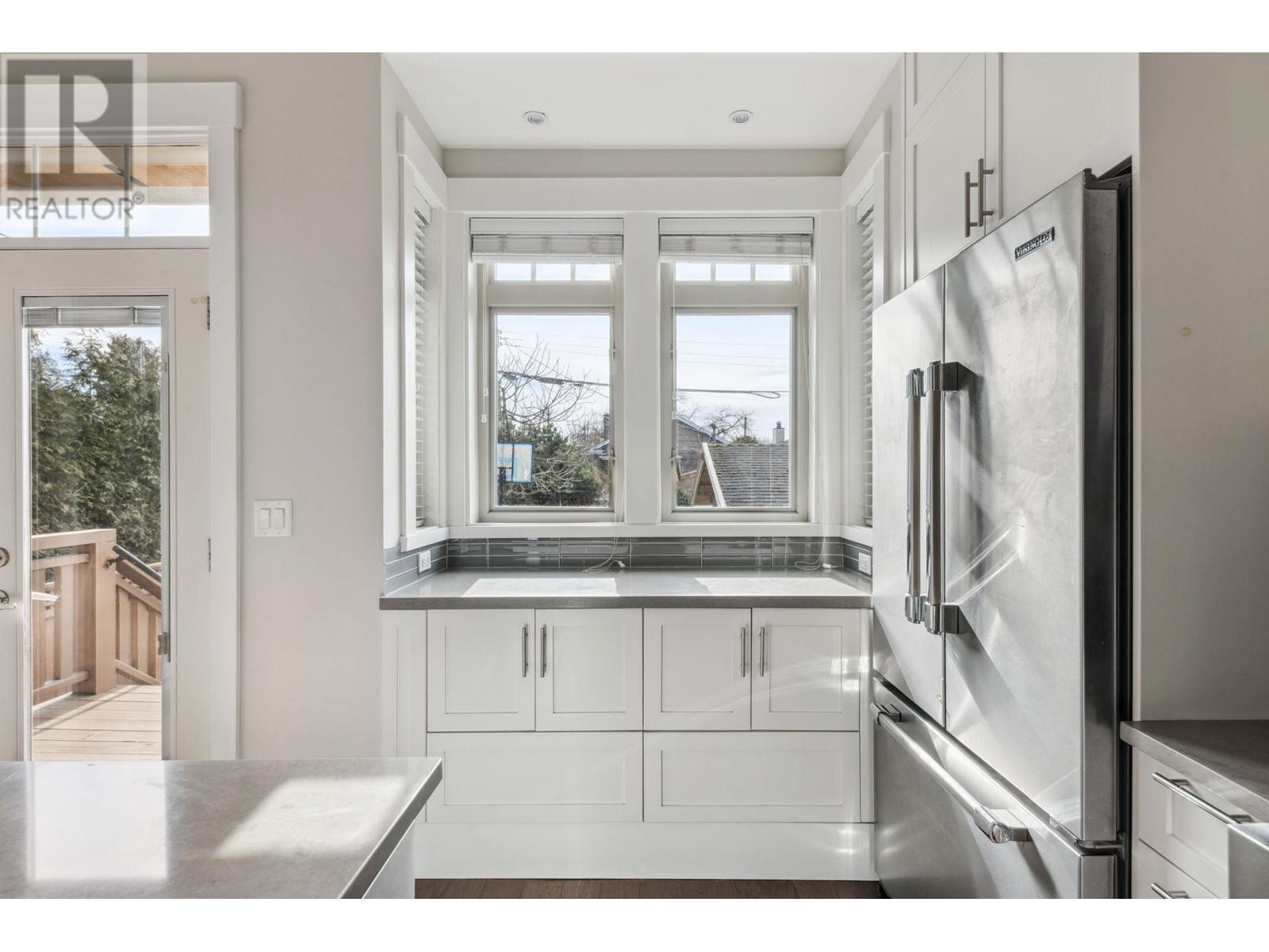












2806 W 7TH AVENUE

,
Vancouver,




British Columbia
V6K1Z6

