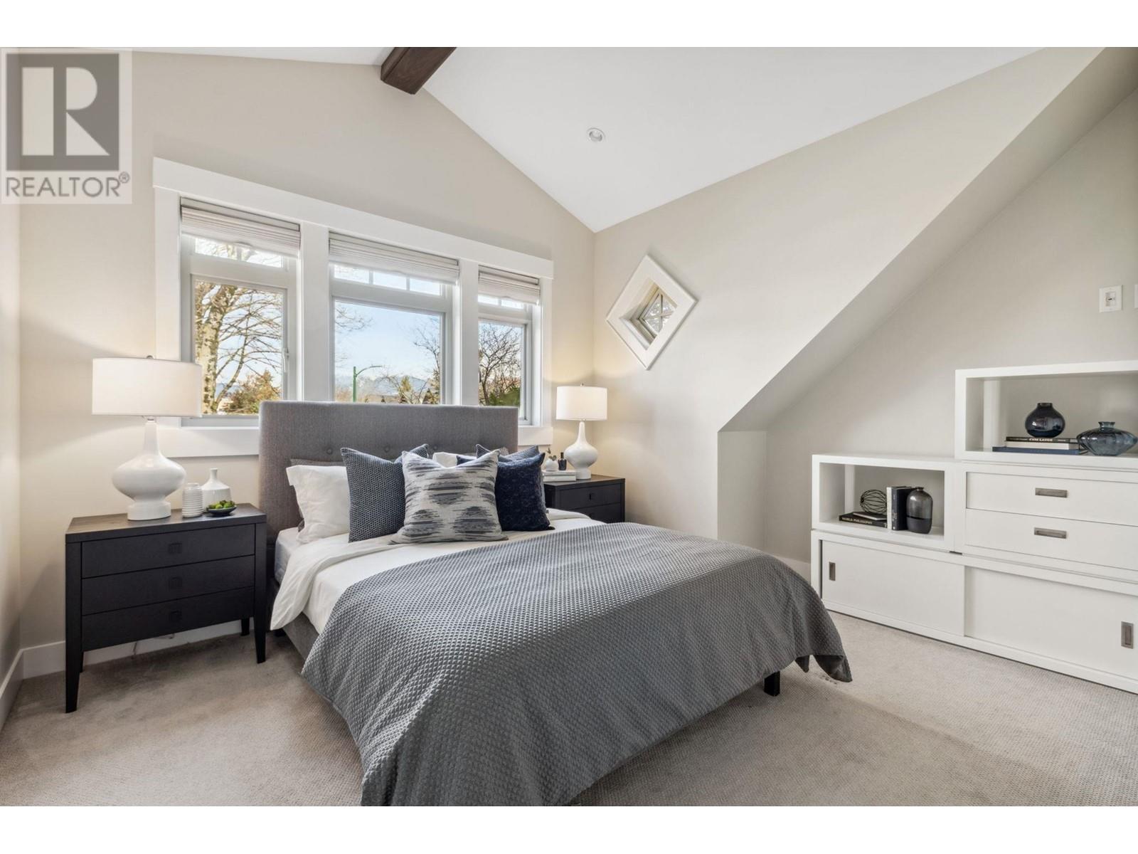 












2806 W 7TH AVENUE

,
Vancouver,




British Columbia
V6K1Z6

