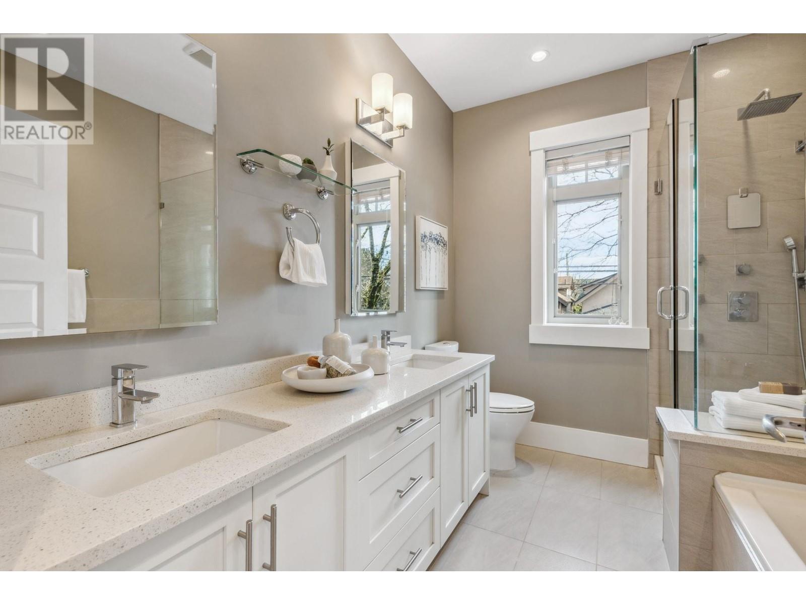 












2806 W 7TH AVENUE

,
Vancouver,




British Columbia
V6K1Z6


