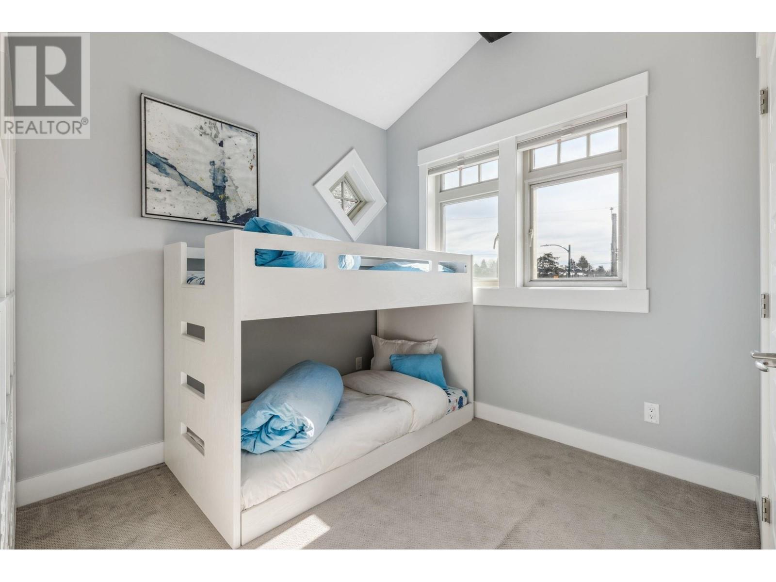 












2806 W 7TH AVENUE

,
Vancouver,




British Columbia
V6K1Z6

