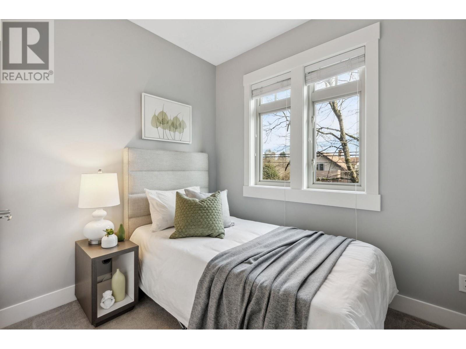 












2806 W 7TH AVENUE

,
Vancouver,




British Columbia
V6K1Z6

