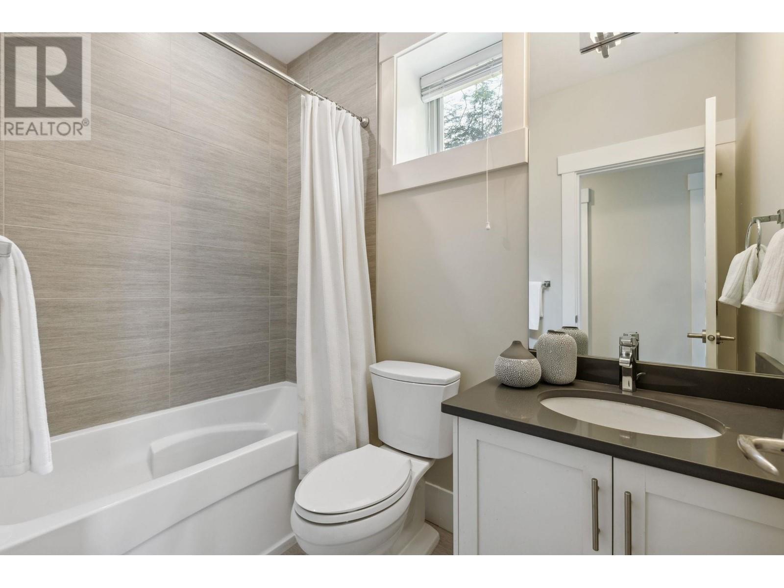 












2806 W 7TH AVENUE

,
Vancouver,




British Columbia
V6K1Z6

